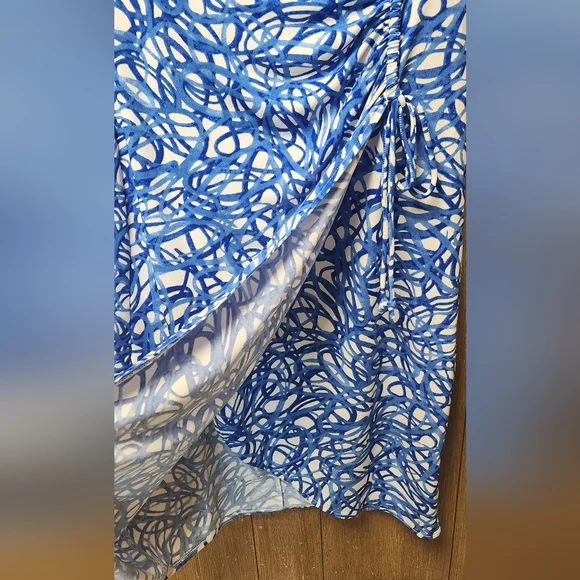 Maggy London Women’s Faux Wrap V Neck sleeveless Dress White Blue Size 8 - Picture 3 of 4